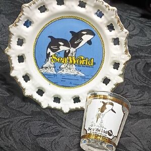 Lot Of 2- Vintage Sea World 1986 Collectors Plate & Shot Glass
